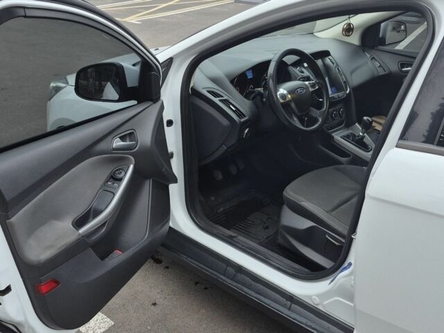 Білий Форд Фокус, об'ємом двигуна 1.6 л та пробігом 310 тис. км за 6500 $, фото 4 на Automoto.ua