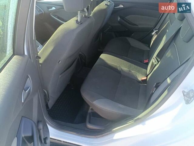Белый Форд Фокус, объемом двигателя 1.56 л и пробегом 325 тыс. км за 5950 $, фото 13 на Automoto.ua