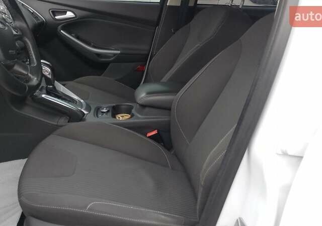 Белый Форд Фокус, объемом двигателя 2 л и пробегом 325 тыс. км за 6999 $, фото 6 на Automoto.ua