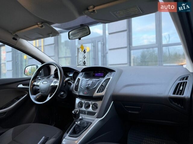 Белый Форд Фокус, объемом двигателя 1.56 л и пробегом 300 тыс. км за 5700 $, фото 9 на Automoto.ua