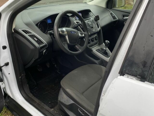 Білий Форд Фокус, об'ємом двигуна 1.6 л та пробігом 270 тис. км за 5500 $, фото 4 на Automoto.ua