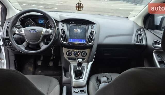 Білий Форд Фокус, об'ємом двигуна 1.6 л та пробігом 310 тис. км за 6500 $, фото 6 на Automoto.ua