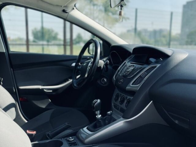 Белый Форд Фокус, объемом двигателя 1.6 л и пробегом 230 тыс. км за 5900 $, фото 5 на Automoto.ua