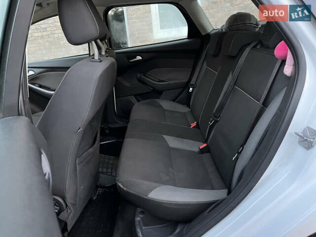 Белый Форд Фокус, объемом двигателя 1.56 л и пробегом 257 тыс. км за 5100 $, фото 52 на Automoto.ua