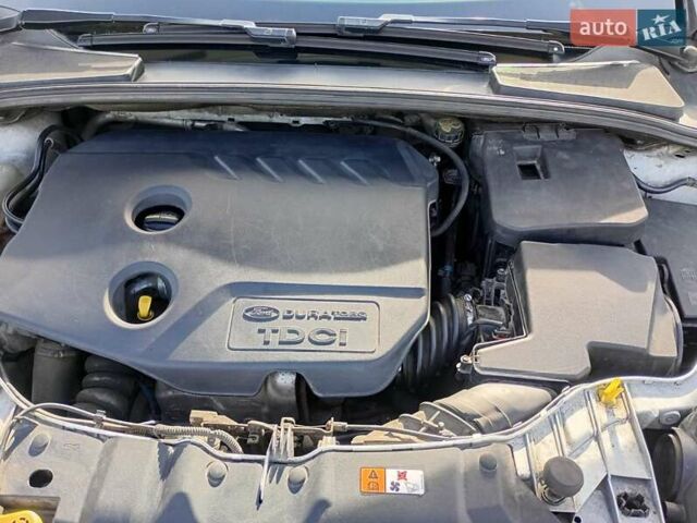 Белый Форд Фокус, объемом двигателя 1.6 л и пробегом 222 тыс. км за 6000 $, фото 1 на Automoto.ua