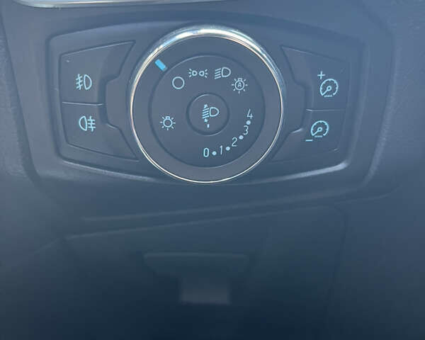 Белый Форд Фокус, объемом двигателя 1.6 л и пробегом 134 тыс. км за 7500 $, фото 18 на Automoto.ua