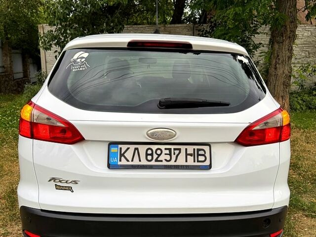 Білий Форд Фокус, об'ємом двигуна 2 л та пробігом 142 тис. км за 5700 $, фото 5 на Automoto.ua