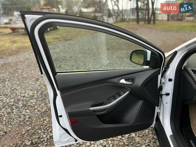 Білий Форд Фокус, об'ємом двигуна 1.6 л та пробігом 220 тис. км за 7950 $, фото 15 на Automoto.ua