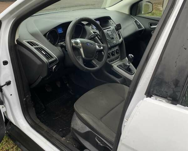 Білий Форд Фокус, об'ємом двигуна 1.56 л та пробігом 260 тис. км за 5500 $, фото 7 на Automoto.ua