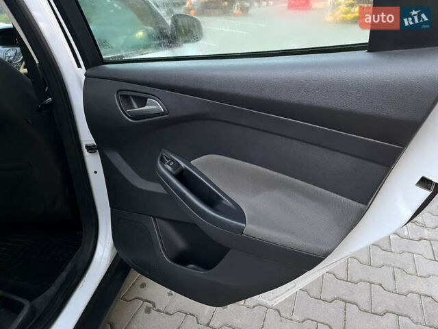 Белый Форд Фокус, объемом двигателя 1.56 л и пробегом 257 тыс. км за 5100 $, фото 46 на Automoto.ua