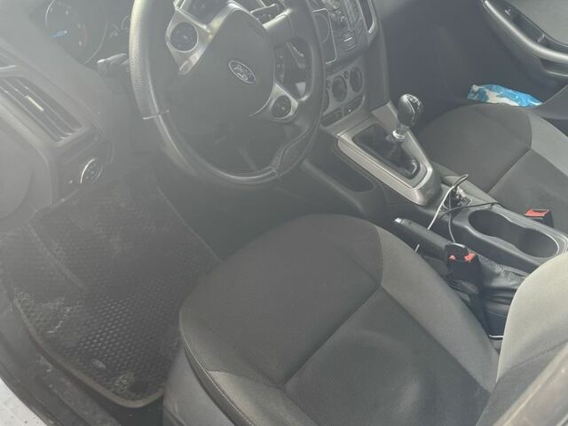 Белый Форд Фокус, объемом двигателя 1.6 л и пробегом 270 тыс. км за 7222 $, фото 6 на Automoto.ua