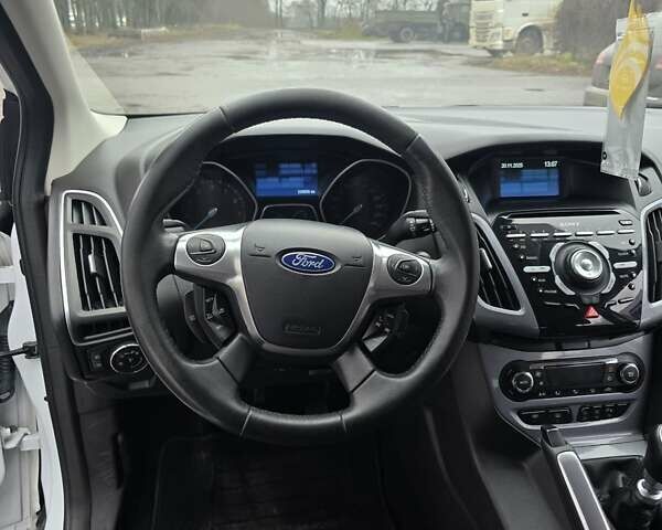 Белый Форд Фокус, объемом двигателя 1.6 л и пробегом 228 тыс. км за 8000 $, фото 17 на Automoto.ua