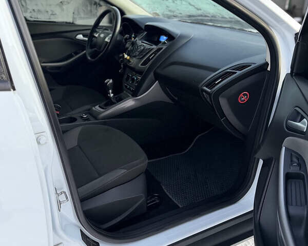 Білий Форд Фокус, об'ємом двигуна 1.56 л та пробігом 223 тис. км за 7200 $, фото 8 на Automoto.ua