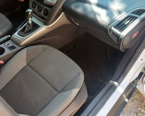 Білий Форд Фокус, об'ємом двигуна 1.6 л та пробігом 370 тис. км за 6600 $, фото 5 на Automoto.ua