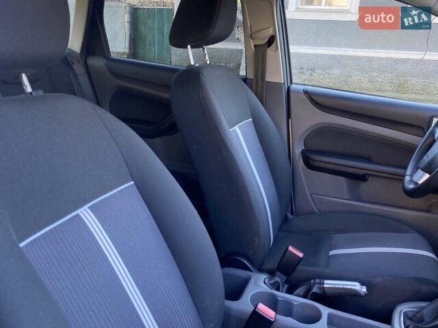 Белый Форд Фокус, объемом двигателя 1.6 л и пробегом 171 тыс. км за 6300 $, фото 10 на Automoto.ua