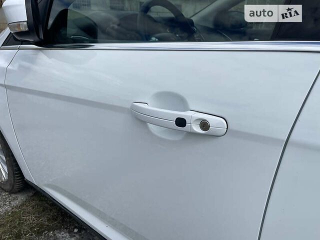 Белый Форд Фокус, объемом двигателя 2 л и пробегом 250 тыс. км за 9800 $, фото 14 на Automoto.ua