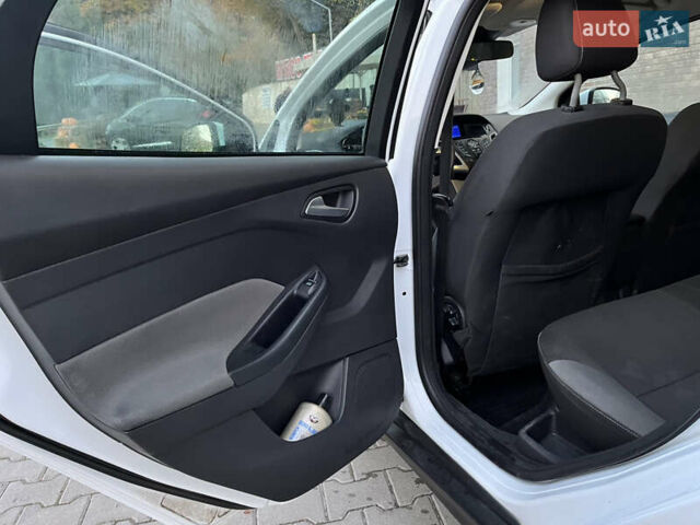 Белый Форд Фокус, объемом двигателя 1.56 л и пробегом 257 тыс. км за 5100 $, фото 50 на Automoto.ua