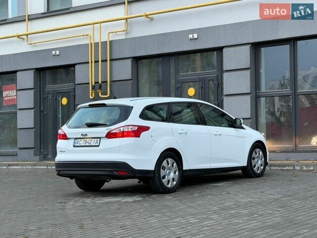Белый Форд Фокус, объемом двигателя 1.56 л и пробегом 300 тыс. км за 5700 $, фото 4 на Automoto.ua