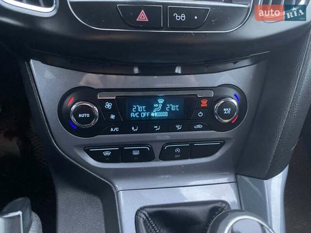 Белый Форд Фокус, объемом двигателя 1.56 л и пробегом 244 тыс. км за 7500 $, фото 18 на Automoto.ua