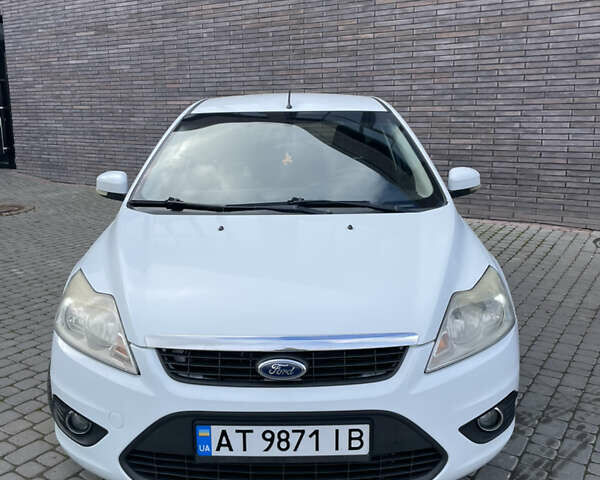 Белый Форд Фокус, объемом двигателя 1.56 л и пробегом 409 тыс. км за 5100 $, фото 2 на Automoto.ua