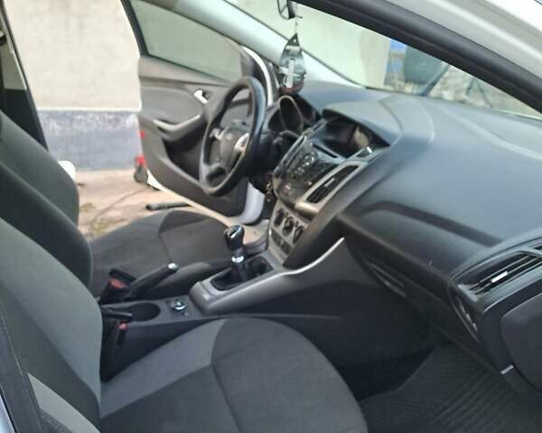 Белый Форд Фокус, объемом двигателя 1.6 л и пробегом 278 тыс. км за 7300 $, фото 2 на Automoto.ua