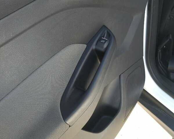 Білий Форд Фокус, об'ємом двигуна 1.59 л та пробігом 288 тис. км за 6001 $, фото 10 на Automoto.ua