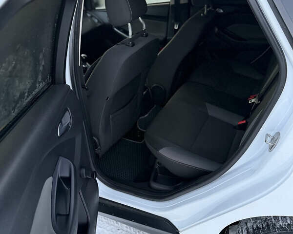 Білий Форд Фокус, об'ємом двигуна 1.56 л та пробігом 223 тис. км за 7200 $, фото 10 на Automoto.ua