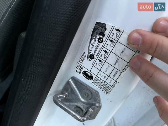 Белый Форд Фокус, объемом двигателя 1.56 л и пробегом 257 тыс. км за 5100 $, фото 39 на Automoto.ua