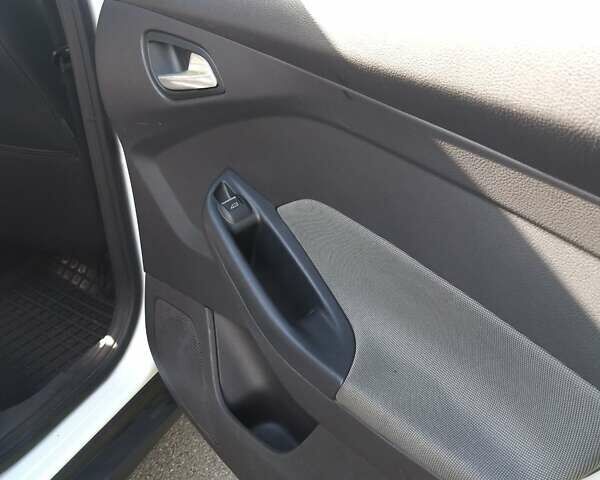 Білий Форд Фокус, об'ємом двигуна 1.59 л та пробігом 288 тис. км за 6001 $, фото 9 на Automoto.ua