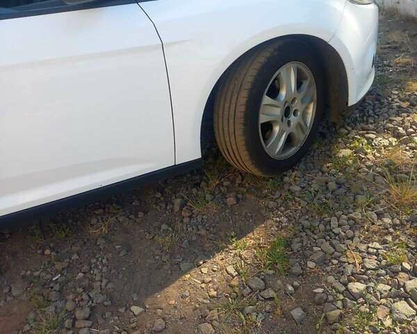 Білий Форд Фокус, об'ємом двигуна 1.6 л та пробігом 370 тис. км за 6600 $, фото 9 на Automoto.ua