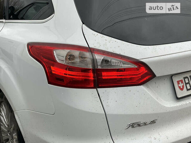Белый Форд Фокус, объемом двигателя 2 л и пробегом 250 тыс. км за 9800 $, фото 2 на Automoto.ua