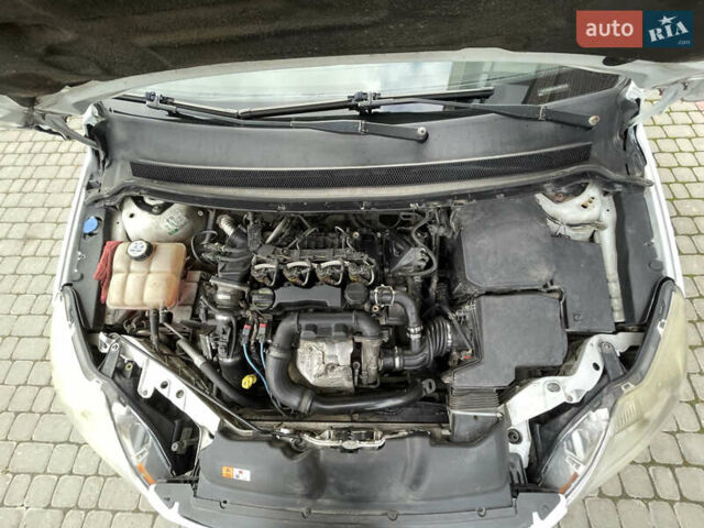 Белый Форд Фокус, объемом двигателя 1.56 л и пробегом 409 тыс. км за 5100 $, фото 9 на Automoto.ua