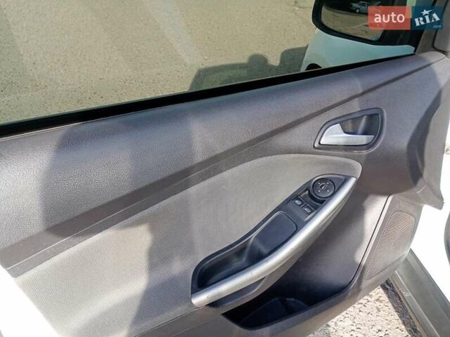 Белый Форд Фокус, объемом двигателя 1.6 л и пробегом 222 тыс. км за 6000 $, фото 4 на Automoto.ua