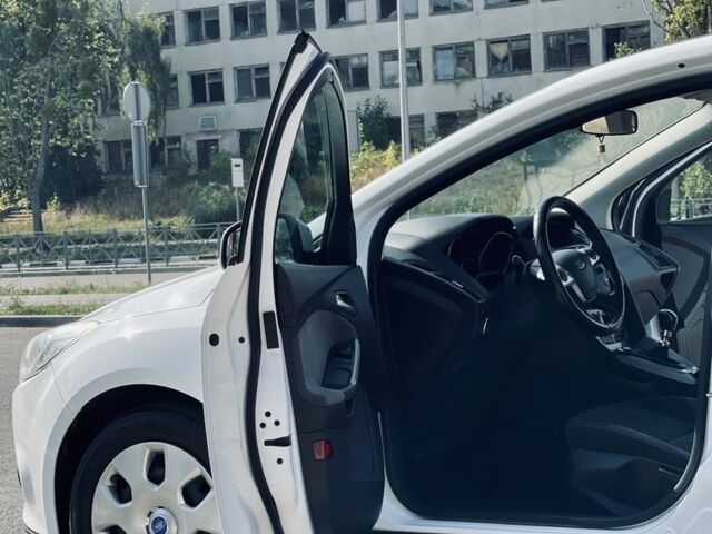 Белый Форд Фокус, объемом двигателя 1.6 л и пробегом 230 тыс. км за 5900 $, фото 7 на Automoto.ua