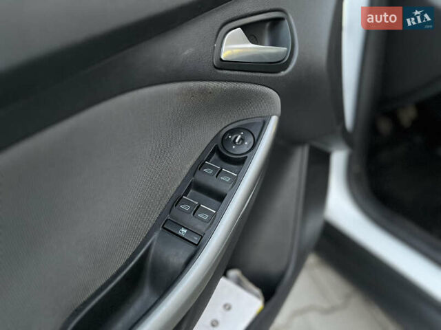 Белый Форд Фокус, объемом двигателя 1.56 л и пробегом 257 тыс. км за 5100 $, фото 36 на Automoto.ua