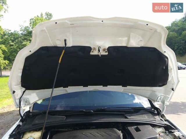 Білий Форд Фокус, об'ємом двигуна 1.59 л та пробігом 288 тис. км за 6001 $, фото 2 на Automoto.ua