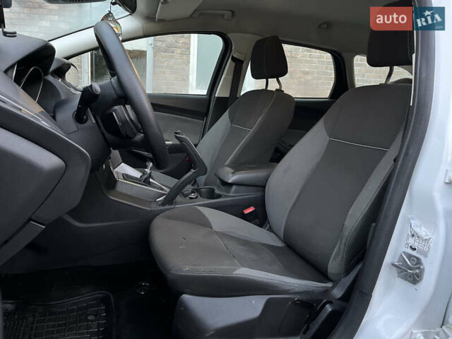 Белый Форд Фокус, объемом двигателя 1.56 л и пробегом 257 тыс. км за 5100 $, фото 37 на Automoto.ua