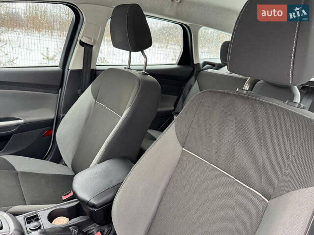 Белый Форд Фокус, объемом двигателя 1.6 л и пробегом 240 тыс. км за 6490 $, фото 41 на Automoto.ua