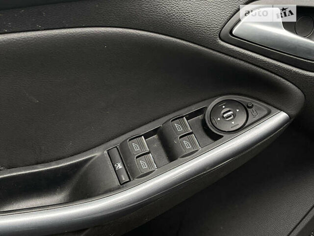 Белый Форд Фокус, объемом двигателя 2 л и пробегом 250 тыс. км за 9800 $, фото 1 на Automoto.ua