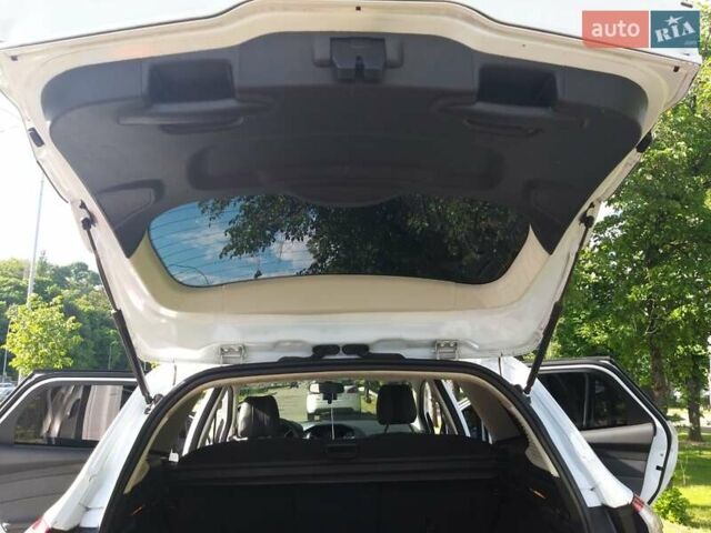 Білий Форд Фокус, об'ємом двигуна 1.59 л та пробігом 288 тис. км за 6001 $, фото 6 на Automoto.ua