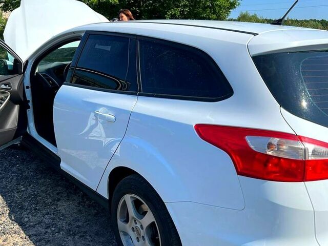 Білий Форд Фокус, об'ємом двигуна 1.6 л та пробігом 243 тис. км за 7800 $, фото 4 на Automoto.ua