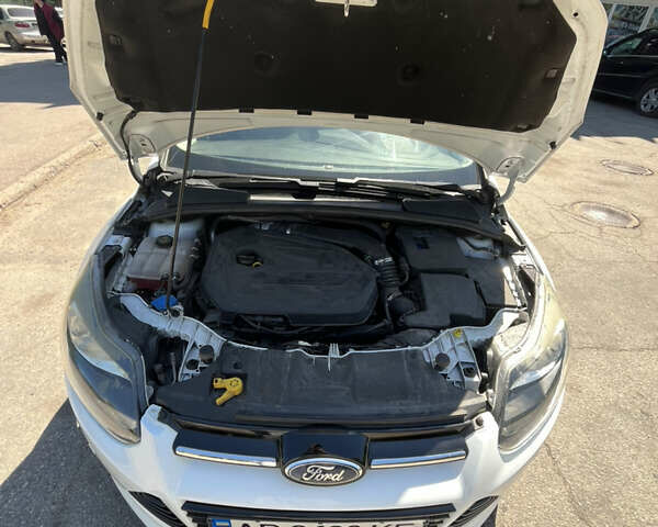 Белый Форд Фокус, объемом двигателя 1.6 л и пробегом 134 тыс. км за 7500 $, фото 4 на Automoto.ua