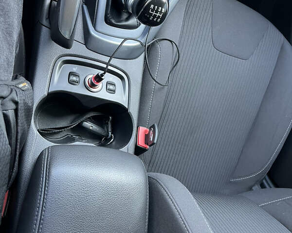 Белый Форд Фокус, объемом двигателя 1.6 л и пробегом 134 тыс. км за 7500 $, фото 15 на Automoto.ua