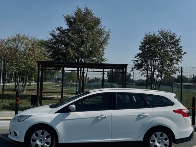 Белый Форд Фокус, объемом двигателя 1.6 л и пробегом 230 тыс. км за 5900 $, фото 2 на Automoto.ua