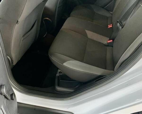 Білий Форд Фокус, об'ємом двигуна 1.6 л та пробігом 252 тис. км за 6400 $, фото 15 на Automoto.ua