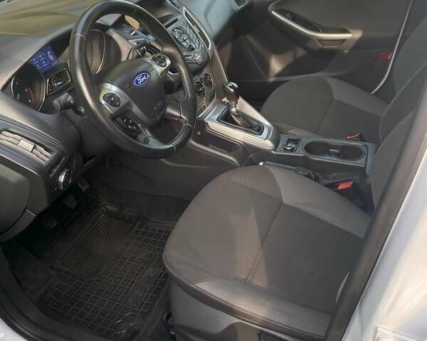 Белый Форд Фокус, объемом двигателя 1.56 л и пробегом 240 тыс. км за 6200 $, фото 6 на Automoto.ua