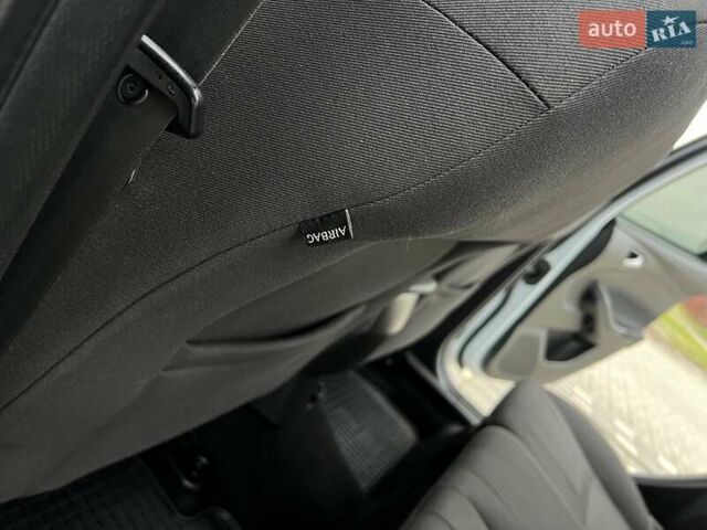 Білий Форд Фокус, об'ємом двигуна 1.6 л та пробігом 211 тис. км за 8750 $, фото 129 на Automoto.ua