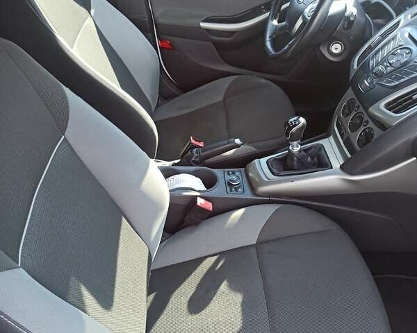 Белый Форд Фокус, объемом двигателя 1.56 л и пробегом 254 тыс. км за 6999 $, фото 7 на Automoto.ua