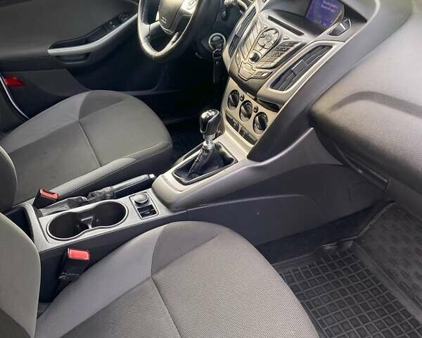 Белый Форд Фокус, объемом двигателя 1.56 л и пробегом 240 тыс. км за 6200 $, фото 12 на Automoto.ua