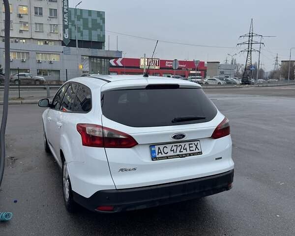 Белый Форд Фокус, объемом двигателя 1.56 л и пробегом 310 тыс. км за 7000 $, фото 1 на Automoto.ua